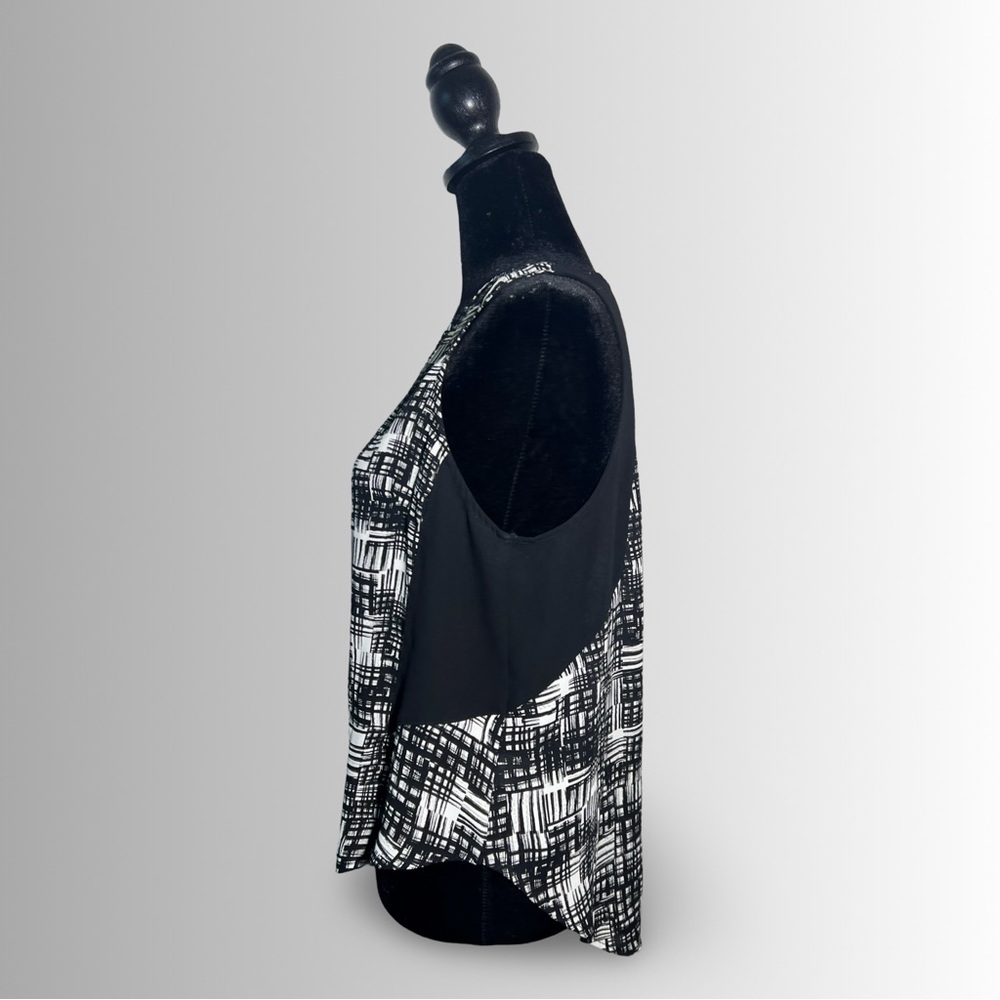 ASTR Black & White Sleeveless Mixed Media Blouse, Abstract Geometrical Design, M - Picture 5 of 7